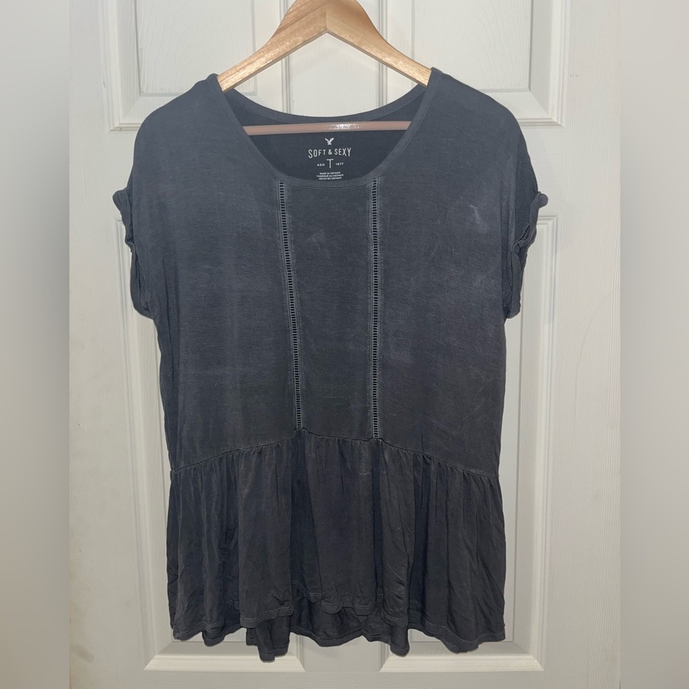 American Eagle gray shirt